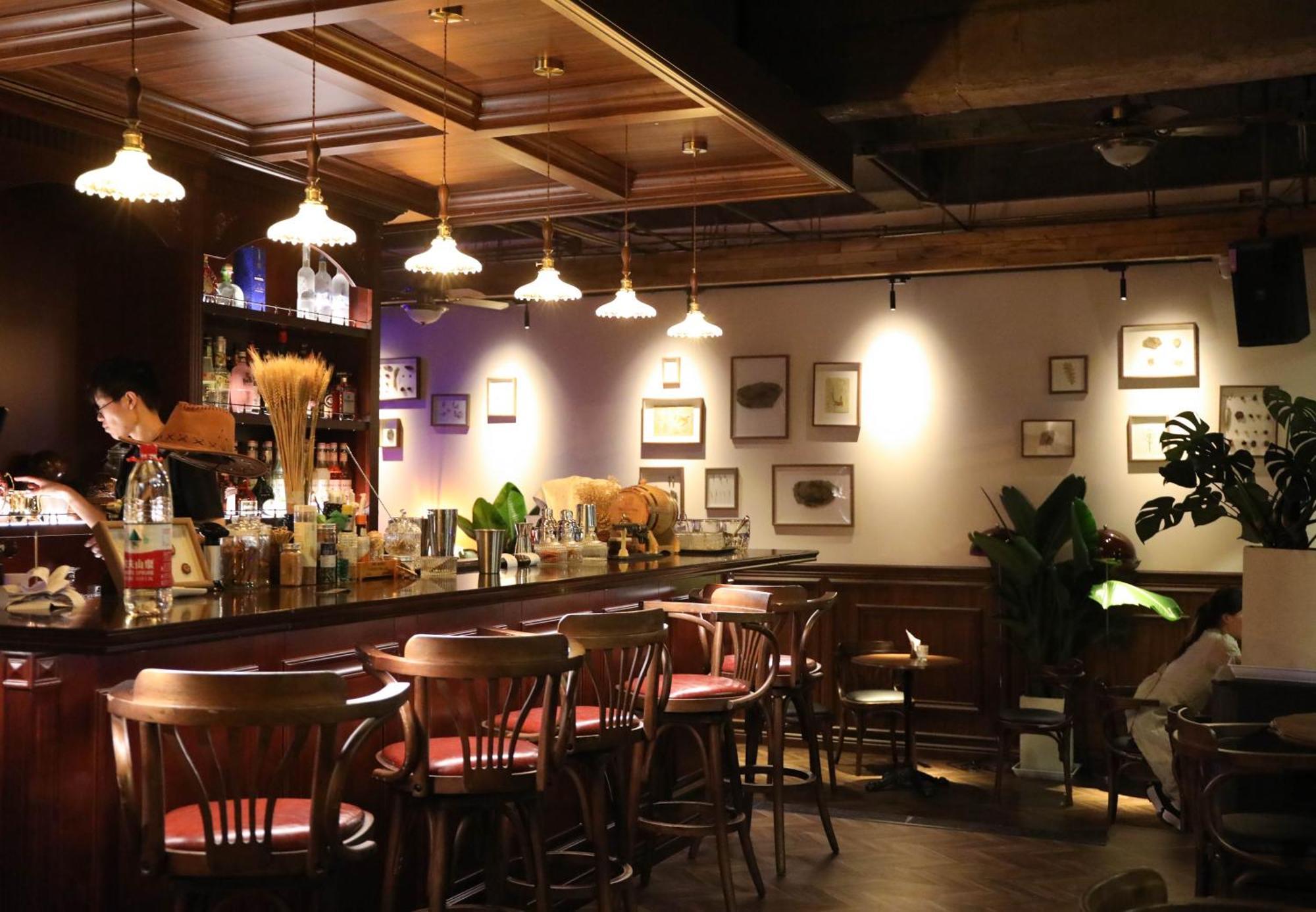 Sonderia Lazybones Hostel- Wenshu Temple Side, Chill Hostel With All-Day Brunch, Travel Agency In English & Local Bar Vibes Чэнду Экстерьер фото