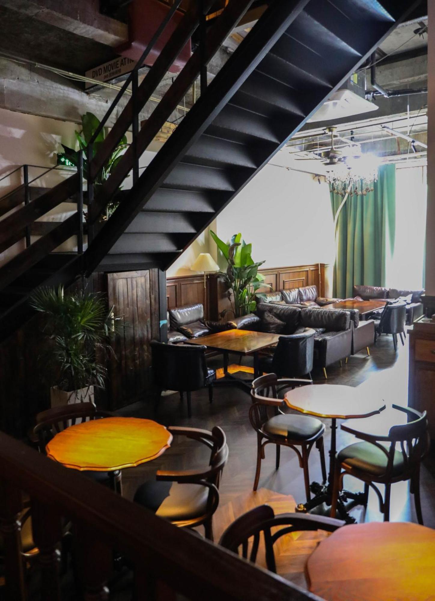 Sonderia Lazybones Hostel- Wenshu Temple Side, Chill Hostel With All-Day Brunch, Travel Agency In English & Local Bar Vibes Чэнду Экстерьер фото