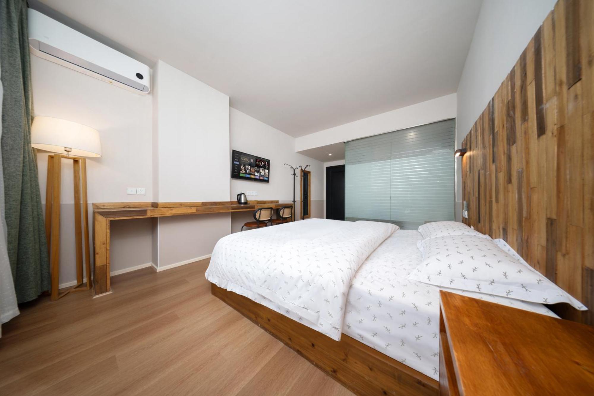 Sonderia Lazybones Hostel- Wenshu Temple Side, Chill Hostel With All-Day Brunch, Travel Agency In English & Local Bar Vibes Чэнду Экстерьер фото
