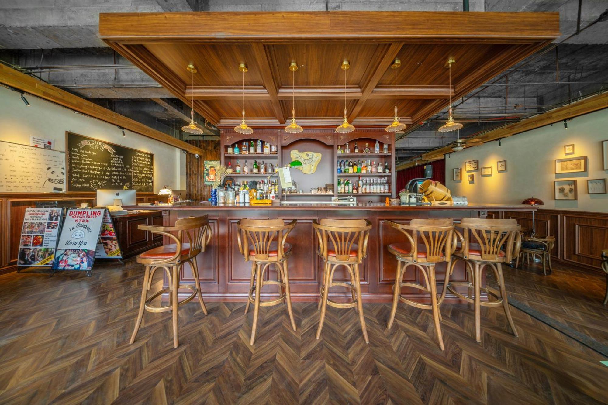 Sonderia Lazybones Hostel- Wenshu Temple Side, Chill Hostel With All-Day Brunch, Travel Agency In English & Local Bar Vibes Чэнду Экстерьер фото