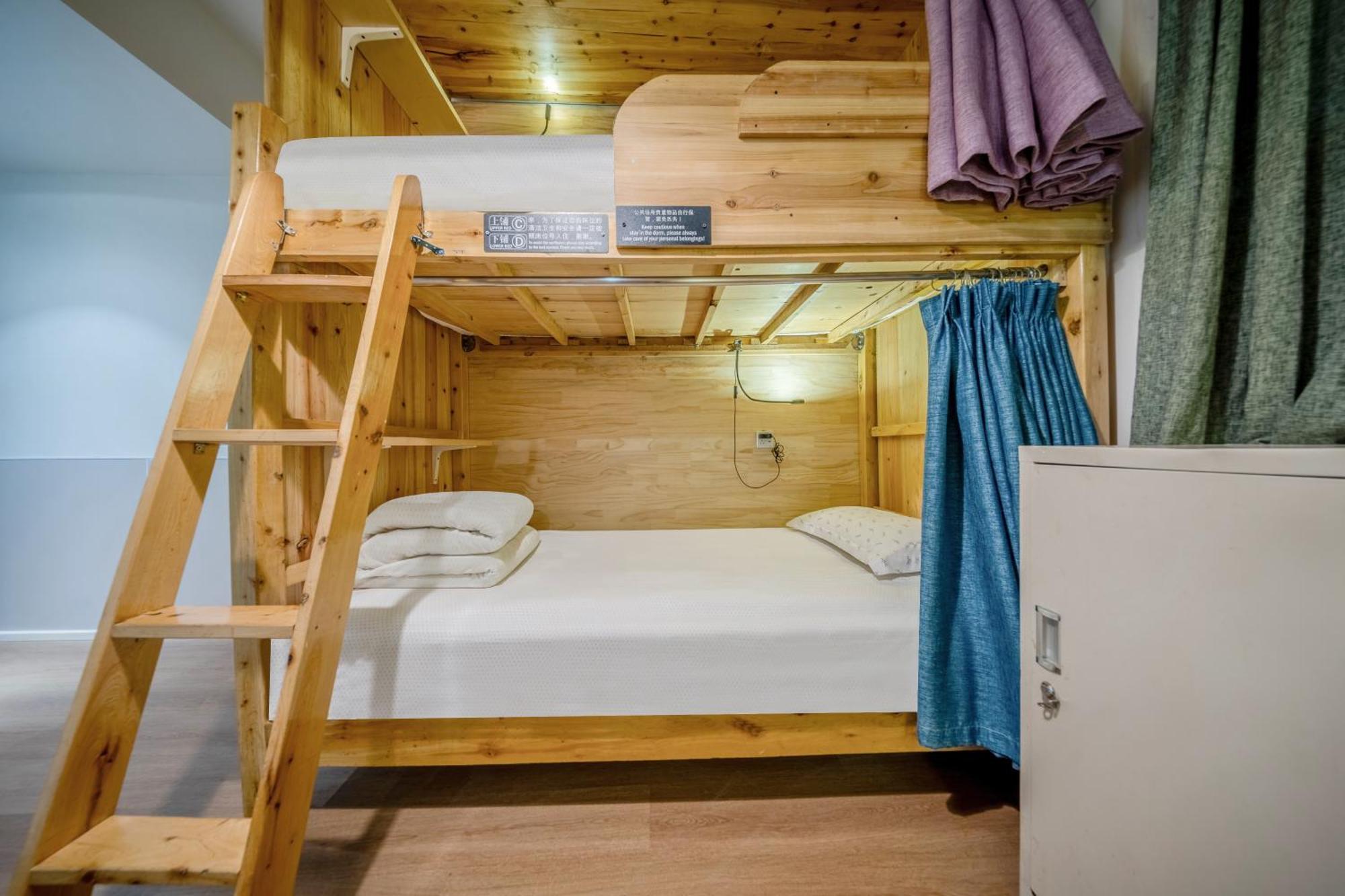 Sonderia Lazybones Hostel- Wenshu Temple Side, Chill Hostel With All-Day Brunch, Travel Agency In English & Local Bar Vibes Чэнду Экстерьер фото