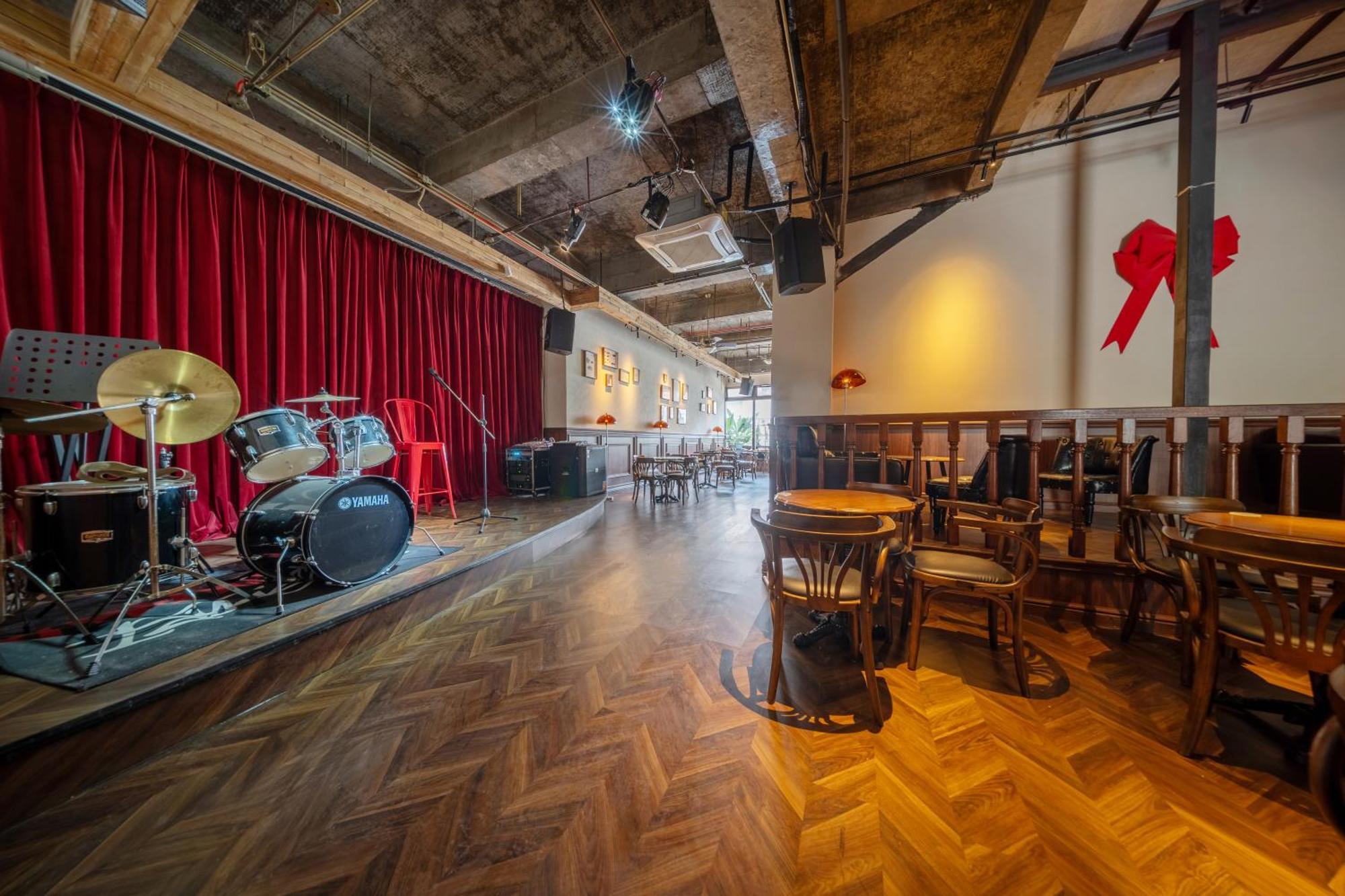 Sonderia Lazybones Hostel- Wenshu Temple Side, Chill Hostel With All-Day Brunch, Travel Agency In English & Local Bar Vibes Чэнду Экстерьер фото
