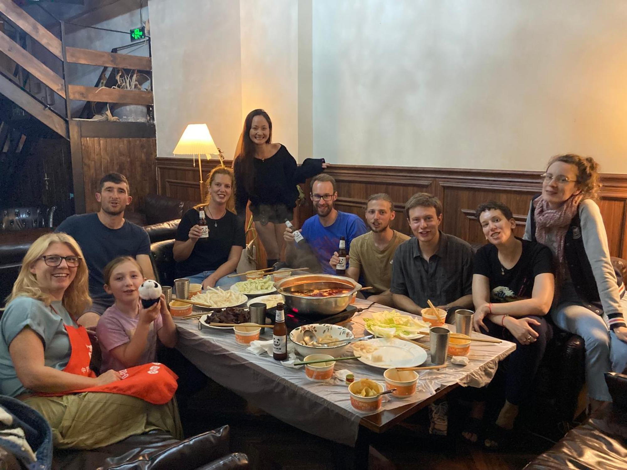 Sonderia Lazybones Hostel- Wenshu Temple Side, Chill Hostel With All-Day Brunch, Travel Agency In English & Local Bar Vibes Чэнду Экстерьер фото