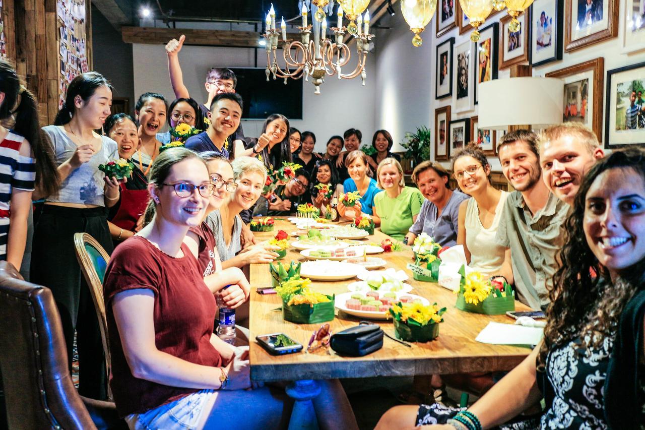 Sonderia Lazybones Hostel- Wenshu Temple Side, Chill Hostel With All-Day Brunch, Travel Agency In English & Local Bar Vibes Чэнду Экстерьер фото
